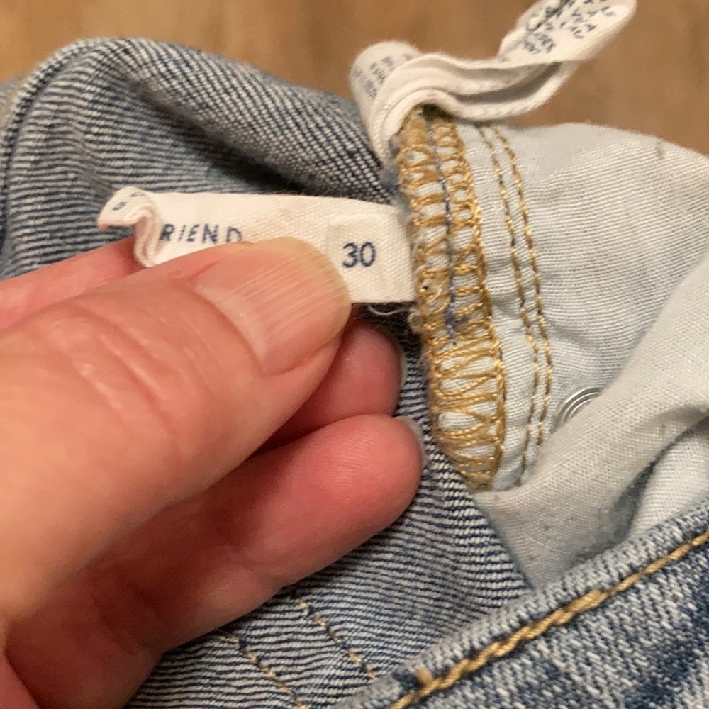 NWOT! Caslon boyfriend jeans w/ floral thigh embroidery - Picture 9 of 9